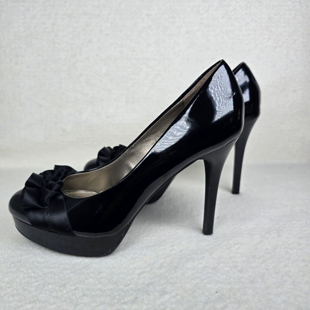 Carlos Santana Black Patent Leather Stiletto Heels Ruffle Classy 6.5 Priceless - Picture 4 of 8